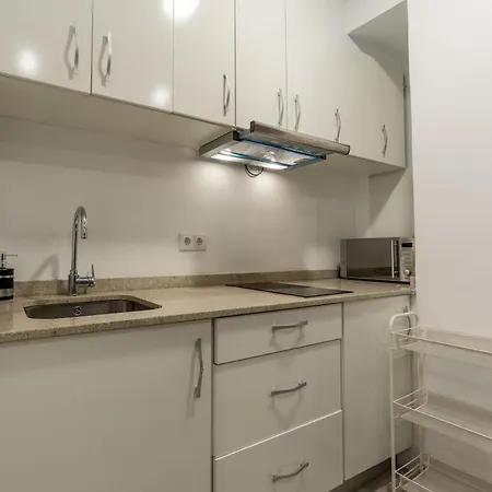 Apartament Centrally Located, Spacious And Full Of Light